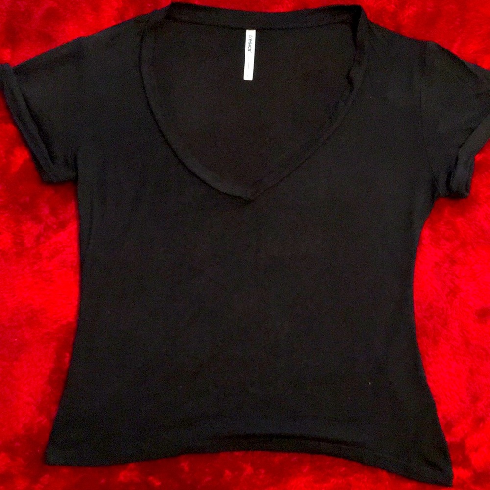 Basic black short sleeve crop top